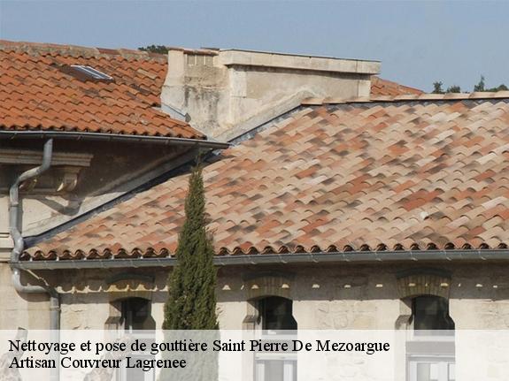 Nettoyage et pose de gouttière  saint-pierre-de-mezoargue-13150 Lagrenee Couvreture